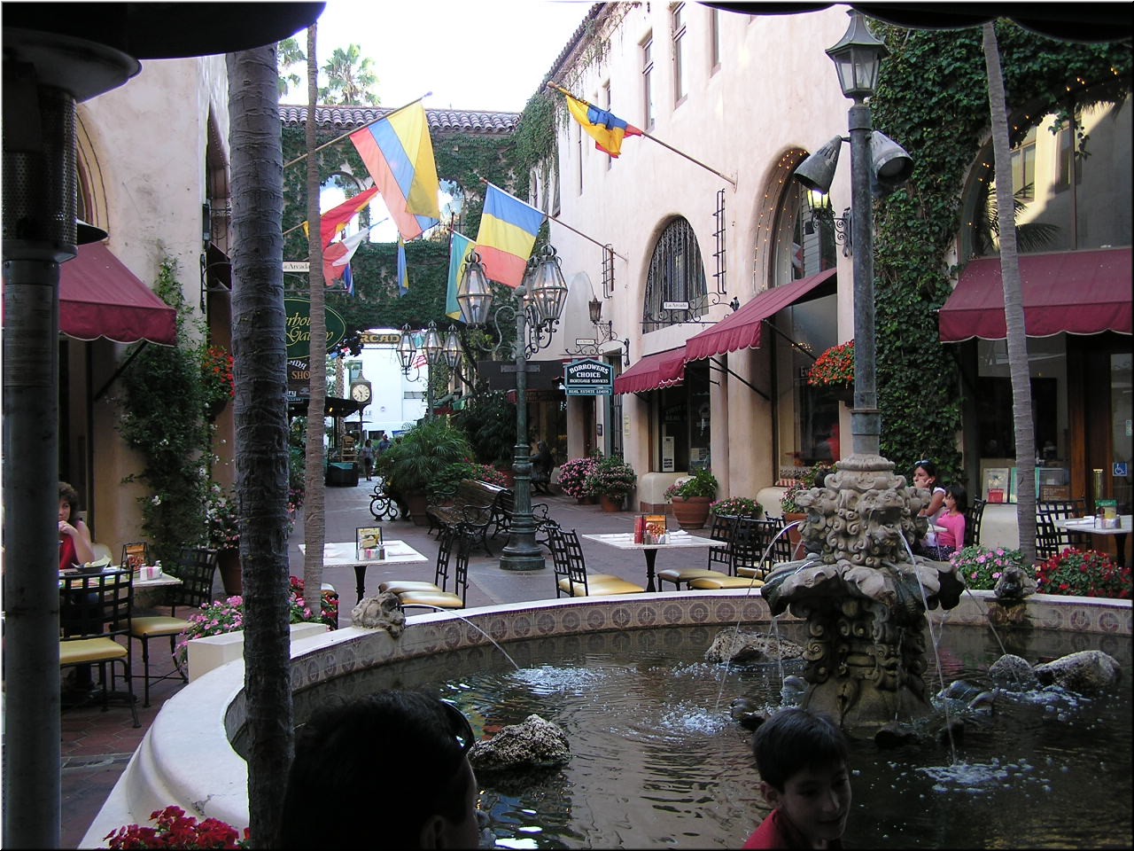 9-24-04BobMLTuckerOliCathieMoodySantaBarbAcapulcoRestrnt (7).JPG