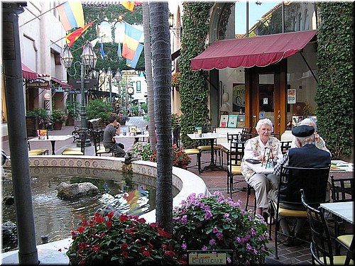 9-24-04BobMLTuckerOliCathieMoodySantaBarbAcapulcoRestrnt (6).JPG