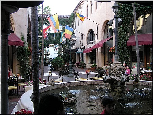 9-24-04BobMLTuckerOliCathieMoodySantaBarbAcapulcoRestrnt (7).JPG