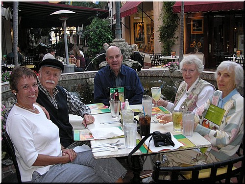 9-24-04BobMLTuckerOliCathieMoodySantaBarbAcapulcoRestrnt(5).JPG