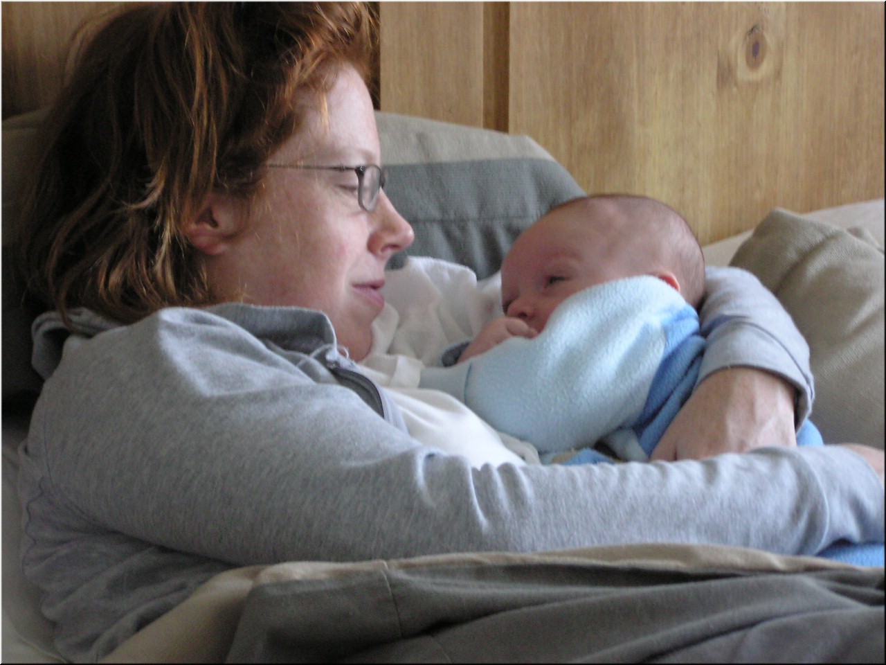3-25-2005SammyAwakeCuddles (1).JPG