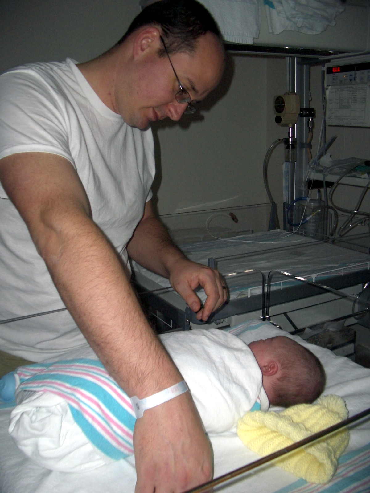 1-28-2005SamOneDayOld (7).JPG