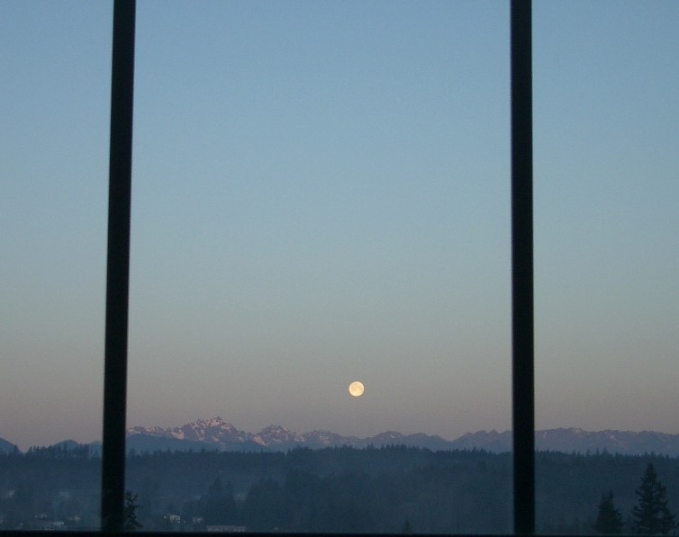 2-24-2005MorningMoonSet02.JPG